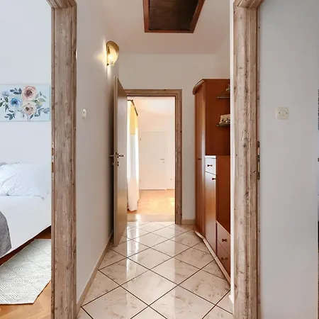 Reaa By Interhome Barban