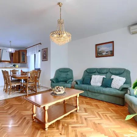 Vakantiehuis Reaa By Interhome Barban